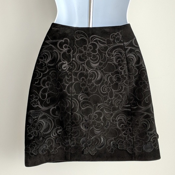 Black SUEDE skirt floral detail skirt XS - Picture 2 of 7